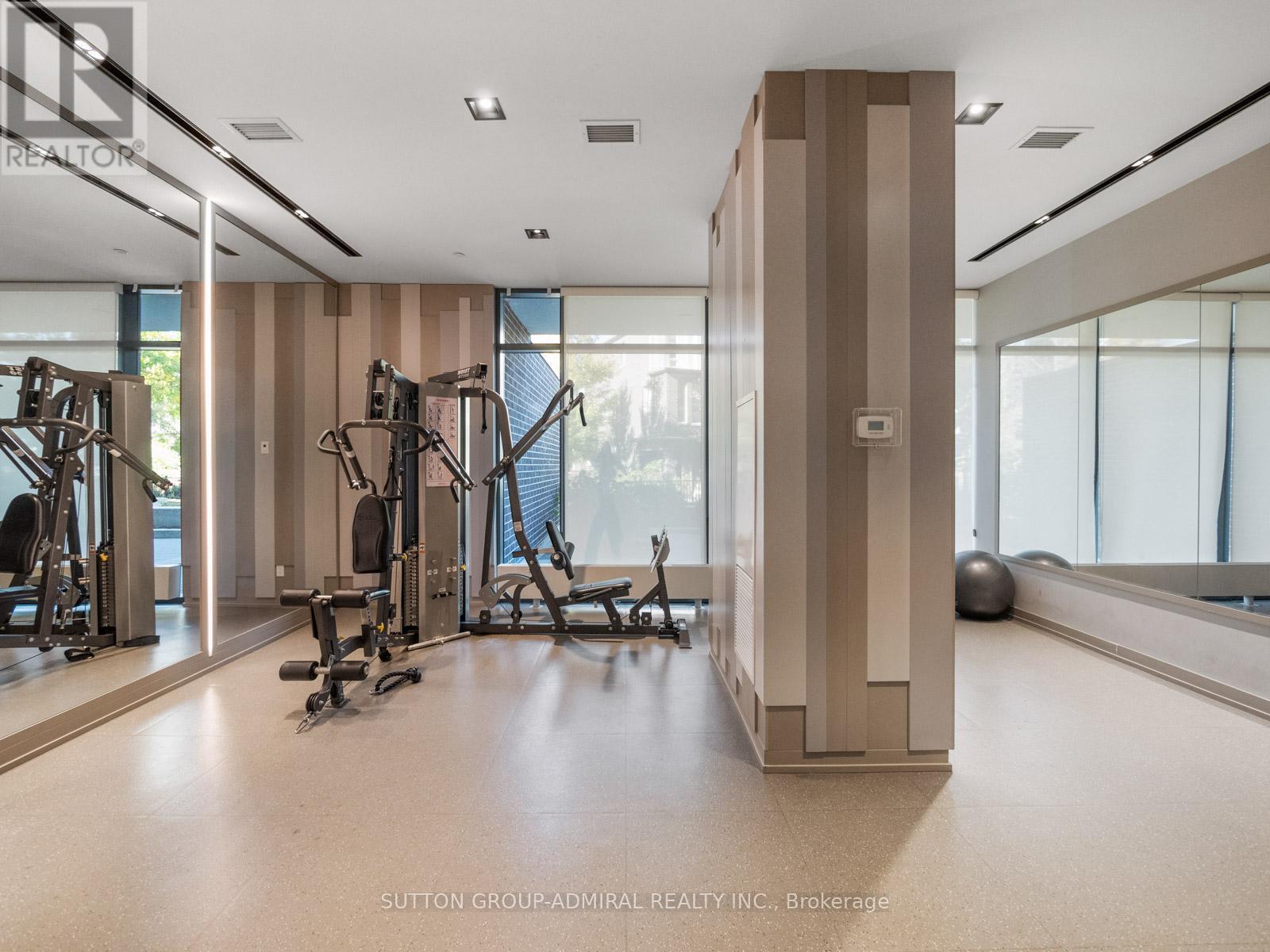 1005 - 128 Fairview Mall Drive, Toronto, ON - Indoor Photo Showing Gym Room