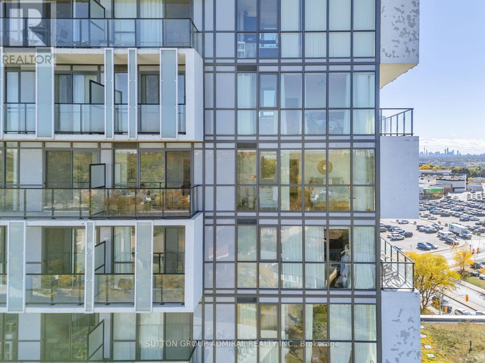 1005 - 128 Fairview Mall Drive, Toronto, ON - Outdoor