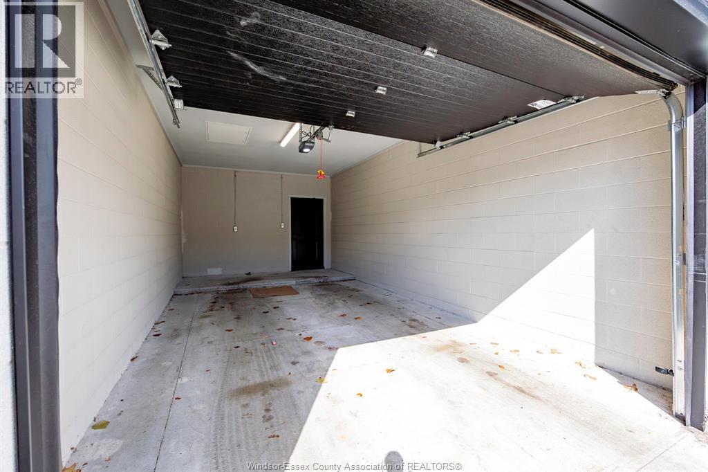 3817 Howard Unit# 408, Windsor, ON - Indoor Photo Showing Garage