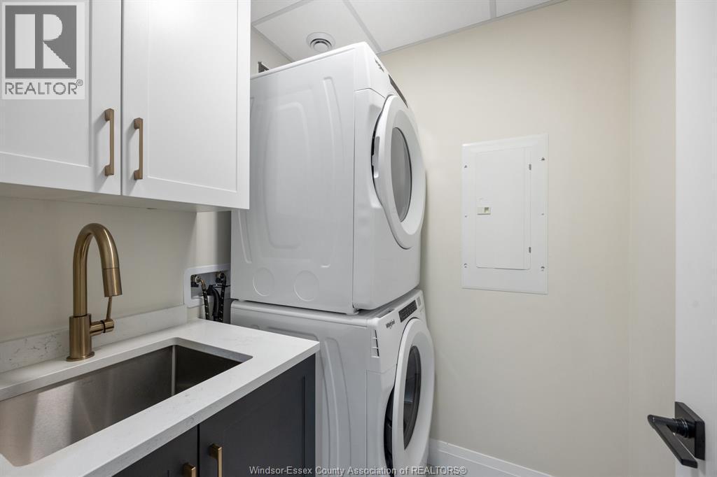 3817 Howard Unit# 408, Windsor, ON - Indoor Photo Showing Laundry Room