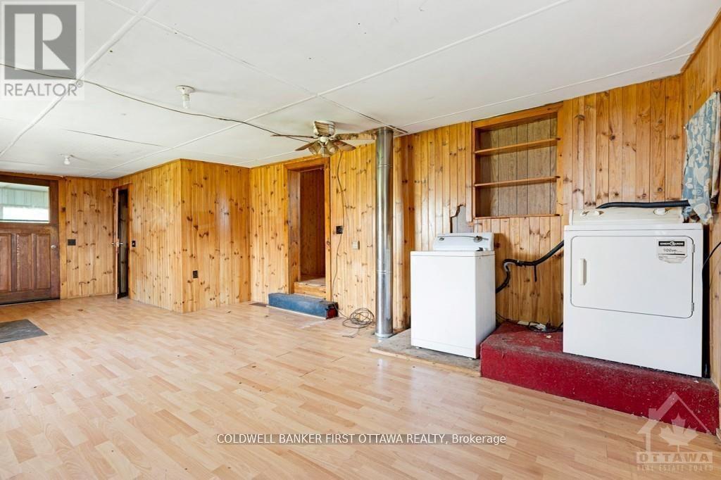 2523 Canonto Road, Frontenac (Frontenac North), ON - Indoor Photo Showing Other Room