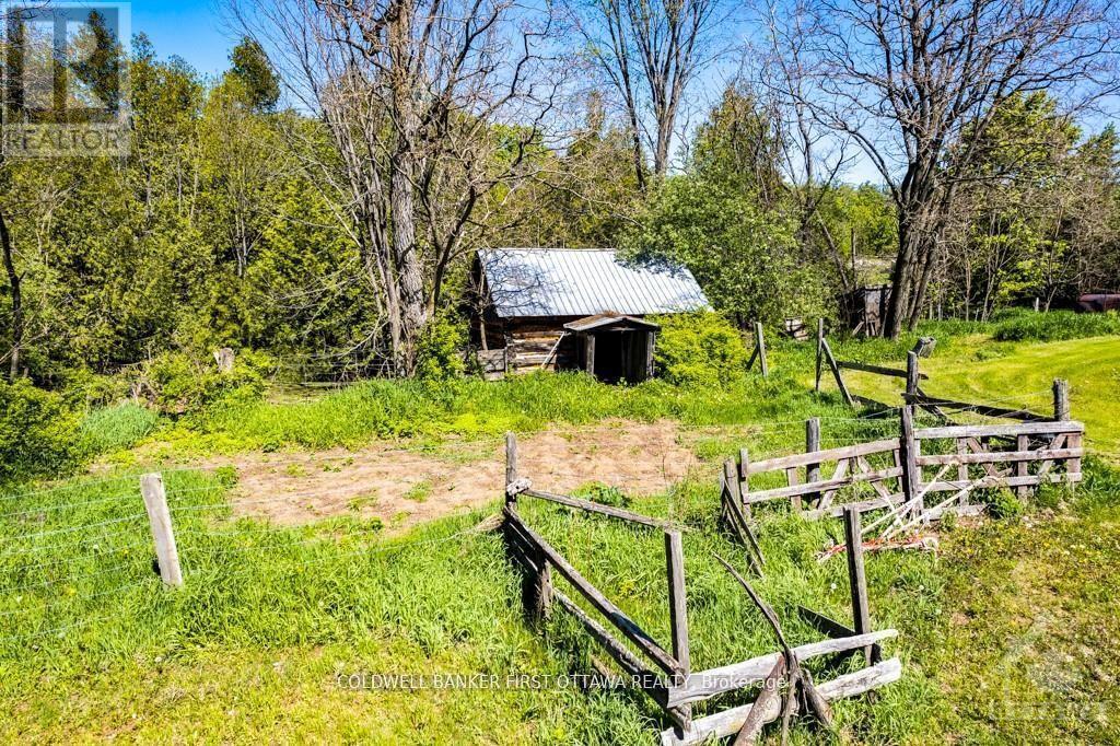 2523 Canonto Road, Frontenac (Frontenac North), ON - Outdoor