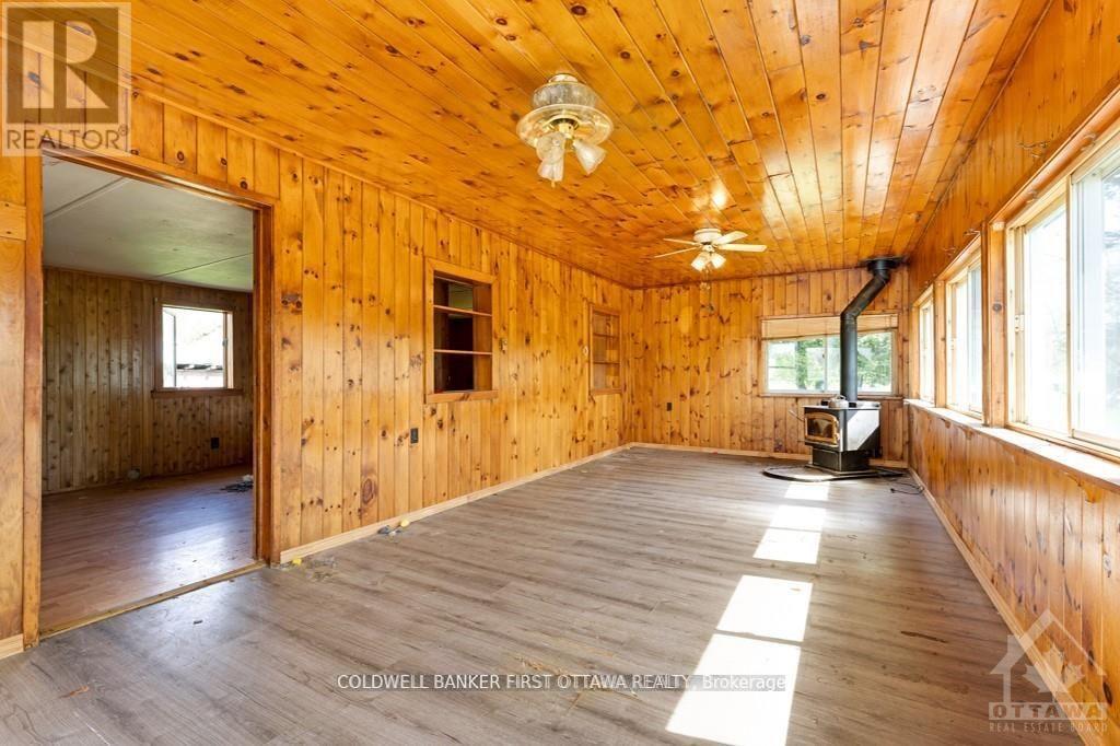 2523 Canonto Road, Frontenac (Frontenac North), ON - Indoor Photo Showing Other Room