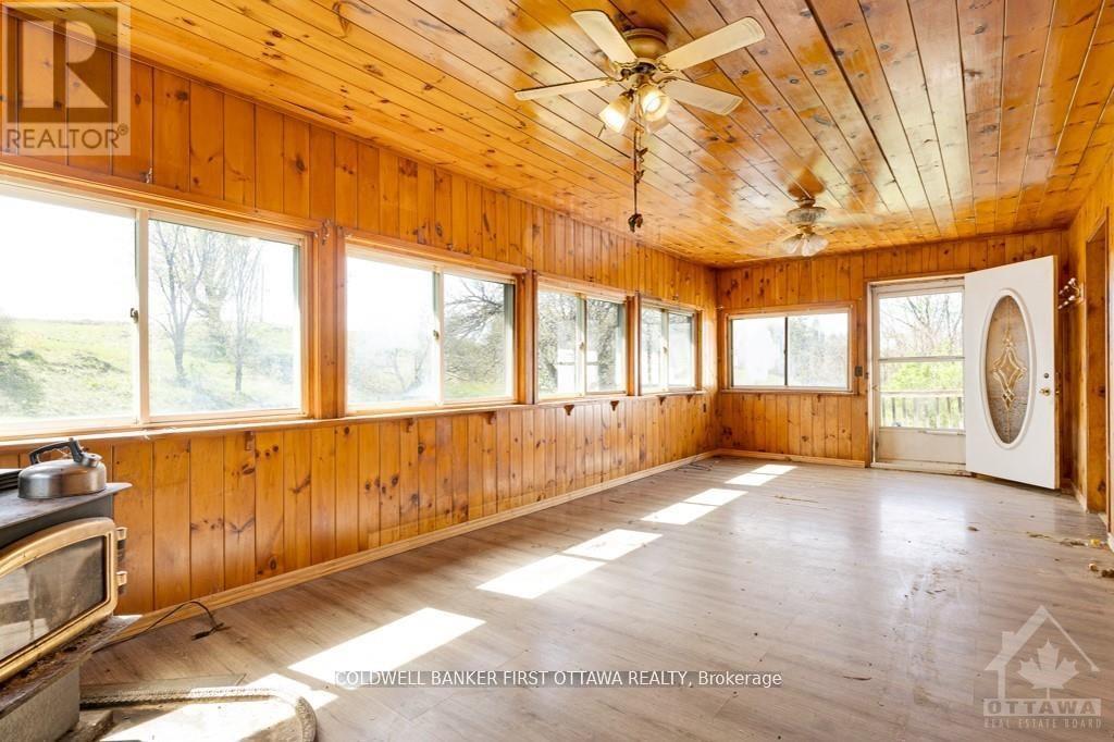2523 Canonto Road, Frontenac (Frontenac North), ON - Indoor Photo Showing Other Room
