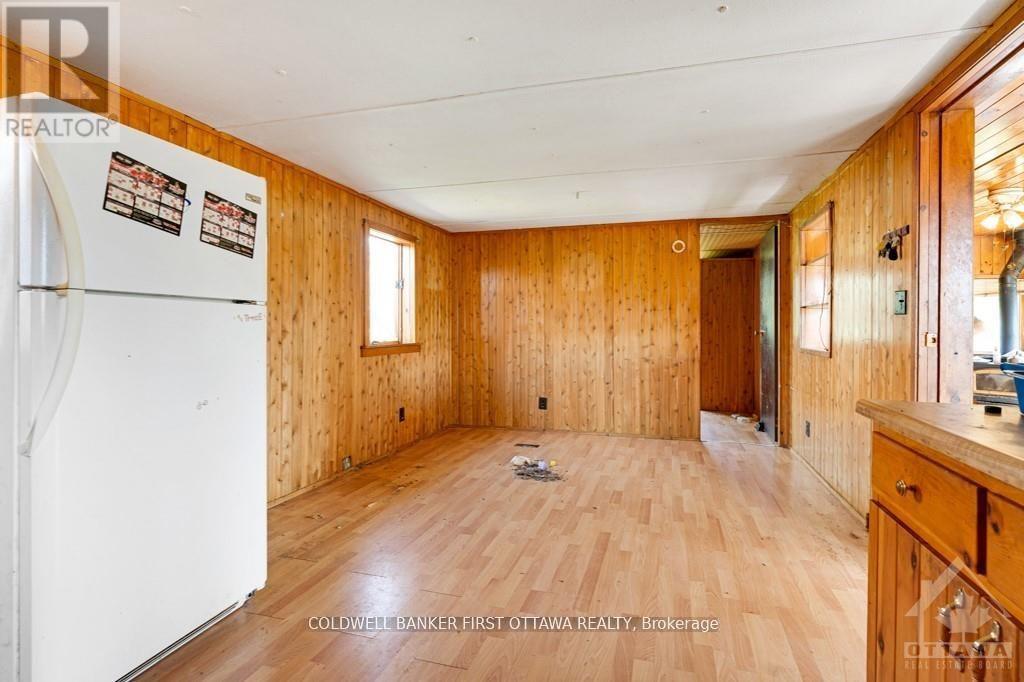 2523 Canonto Road, Frontenac (Frontenac North), ON - Indoor Photo Showing Other Room