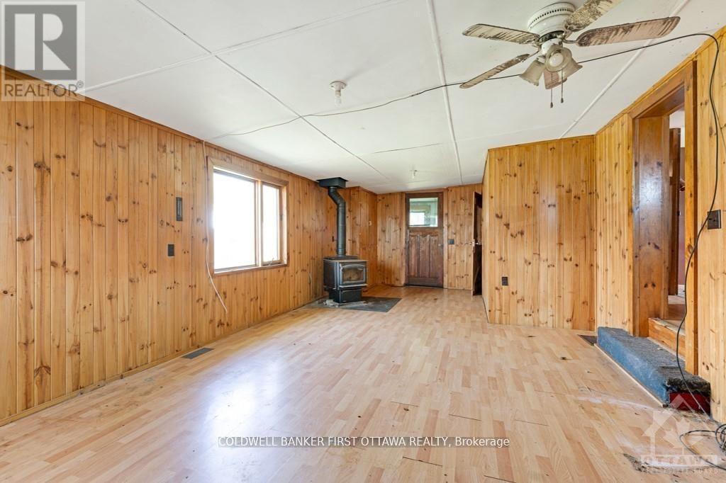 2523 Canonto Road, Frontenac (Frontenac North), ON - Indoor Photo Showing Other Room