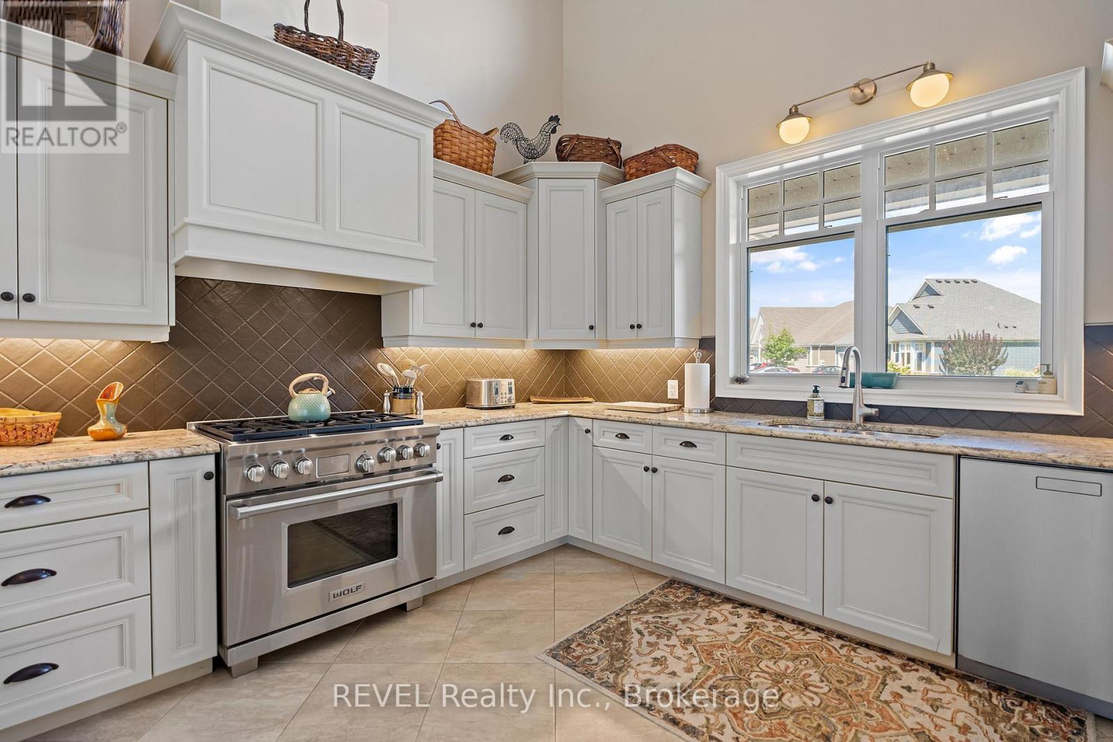 69 Butlers Drive, Fort Erie (Ridgeway), ON - Indoor Photo Showing Kitchen With Upgraded Kitchen