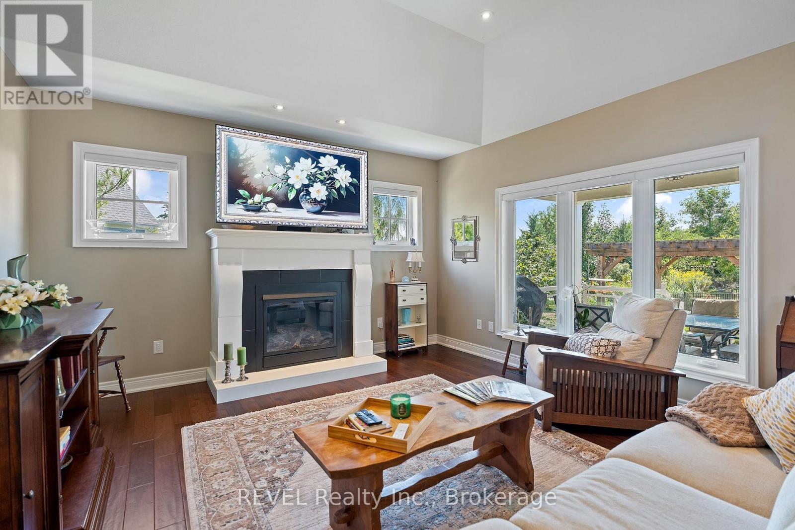 69 Butlers Drive, Fort Erie (Ridgeway), ON - Indoor Photo Showing Living Room With Fireplace