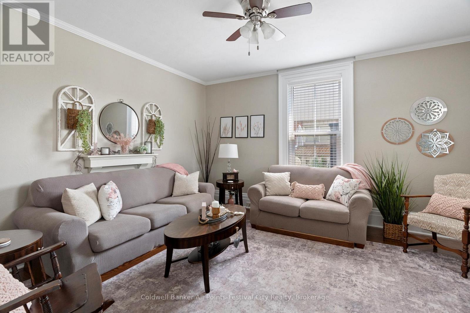 31 Victoria Street S, Goderich (Goderich (Town)), ON - Indoor Photo Showing Living Room