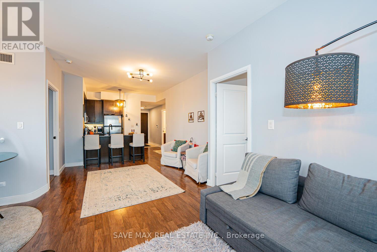 4903 - 60 Absolute Avenue, Mississauga, ON - Indoor Photo Showing Living Room