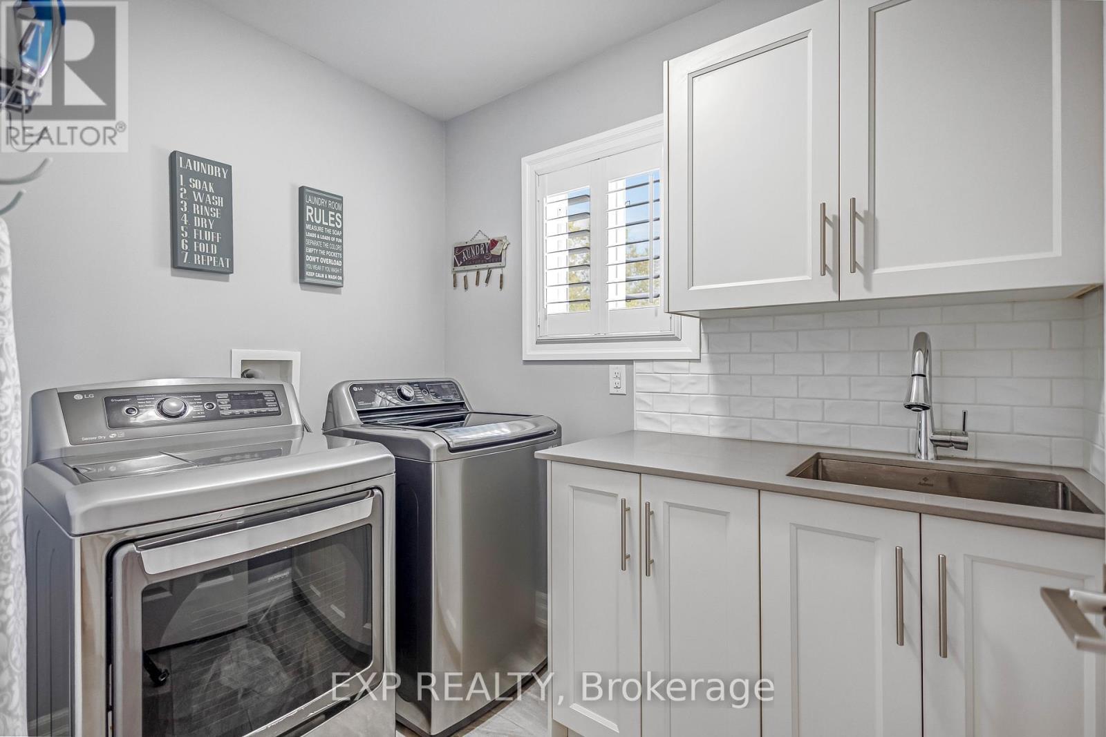 2403 Whitehorn Drive, Burlington, ON - Indoor Photo Showing Laundry Room