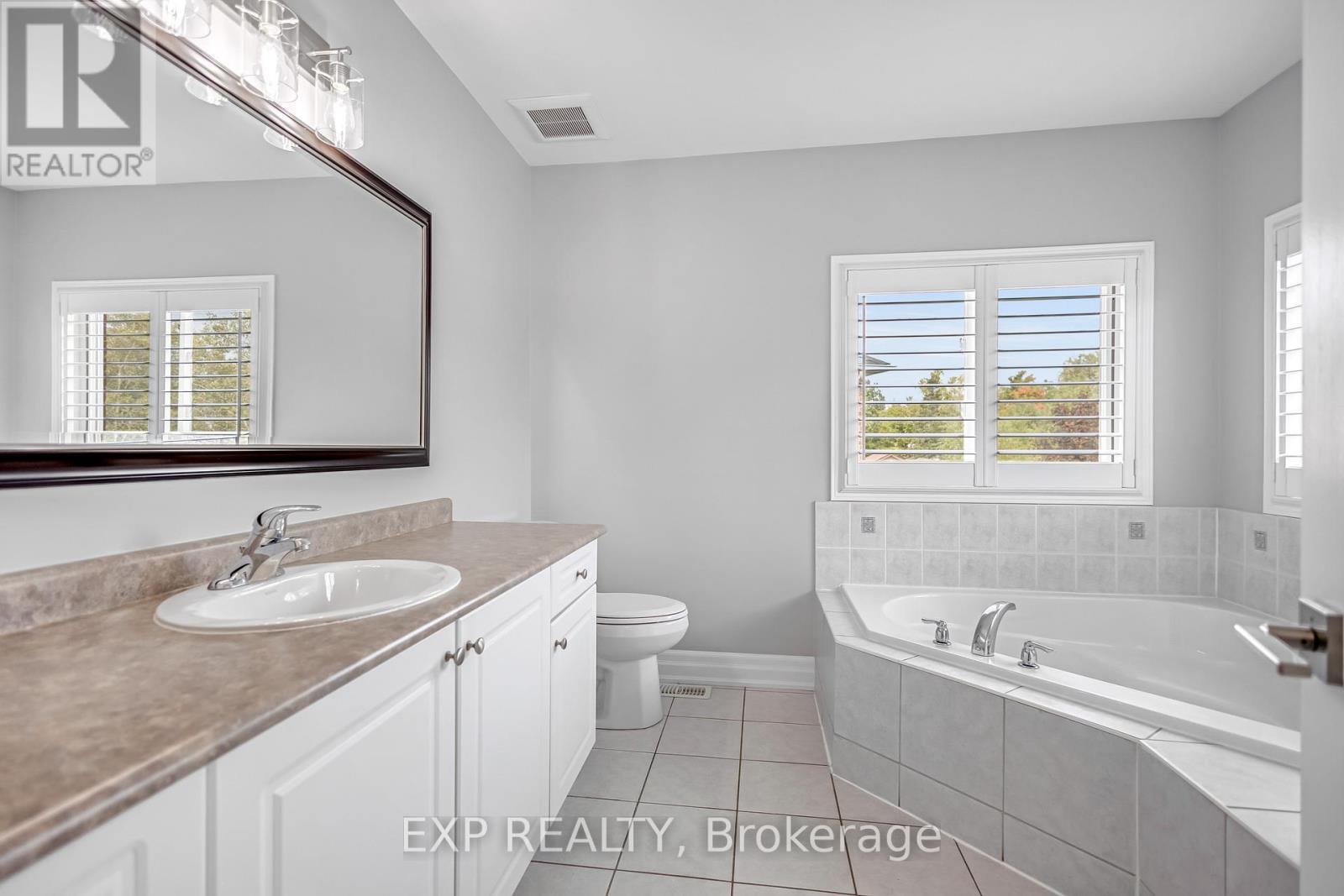 2403 Whitehorn Drive, Burlington, ON - Indoor Photo Showing Bathroom