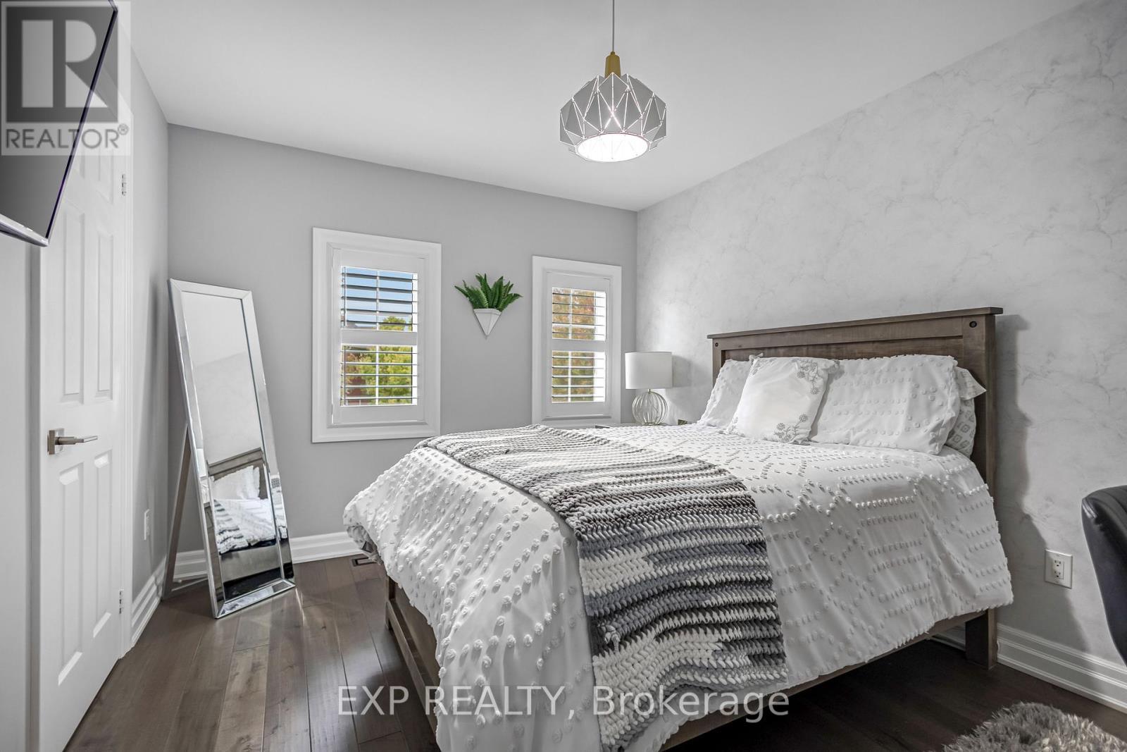 2403 Whitehorn Drive, Burlington, ON - Indoor Photo Showing Bedroom