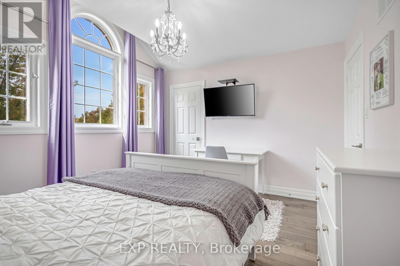 2403 Whitehorn Drive, Burlington, ON - Indoor Photo Showing Bedroom