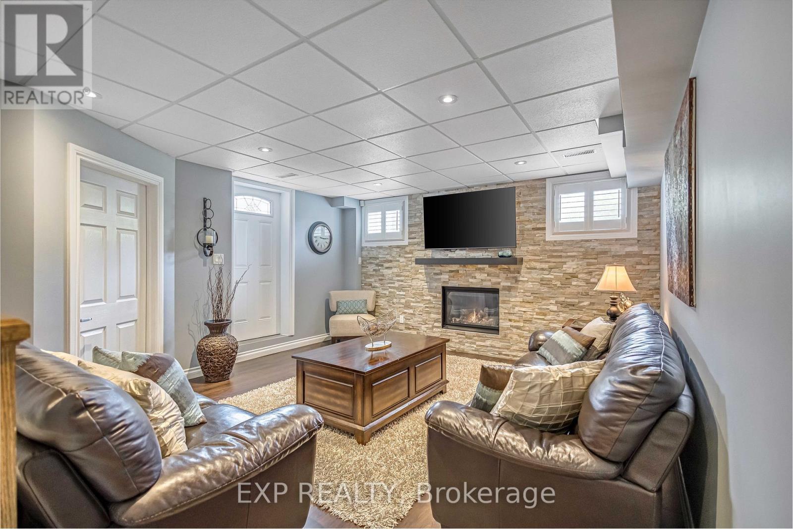 2403 Whitehorn Drive, Burlington, ON - Indoor Photo Showing Living Room With Fireplace