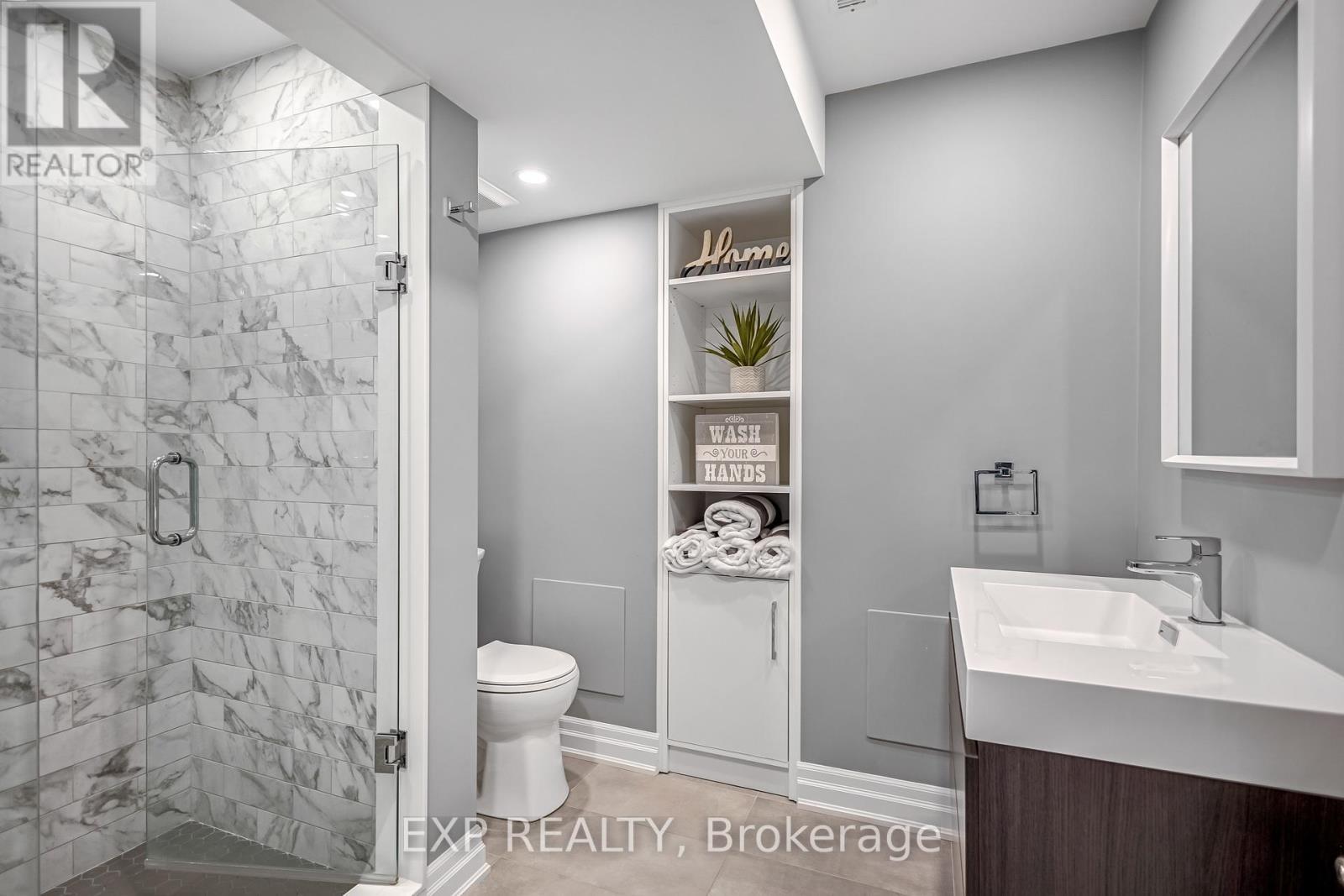 2403 Whitehorn Drive, Burlington, ON - Indoor Photo Showing Bathroom