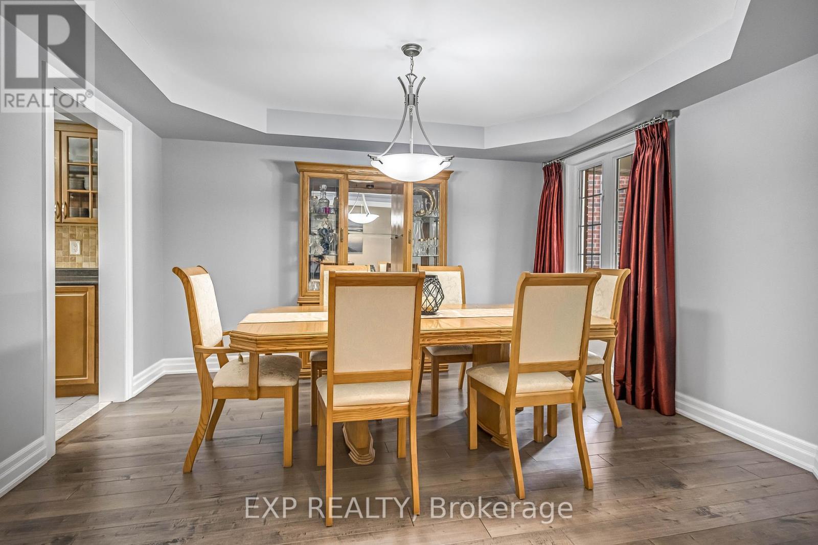 2403 Whitehorn Drive, Burlington, ON - Indoor Photo Showing Dining Room