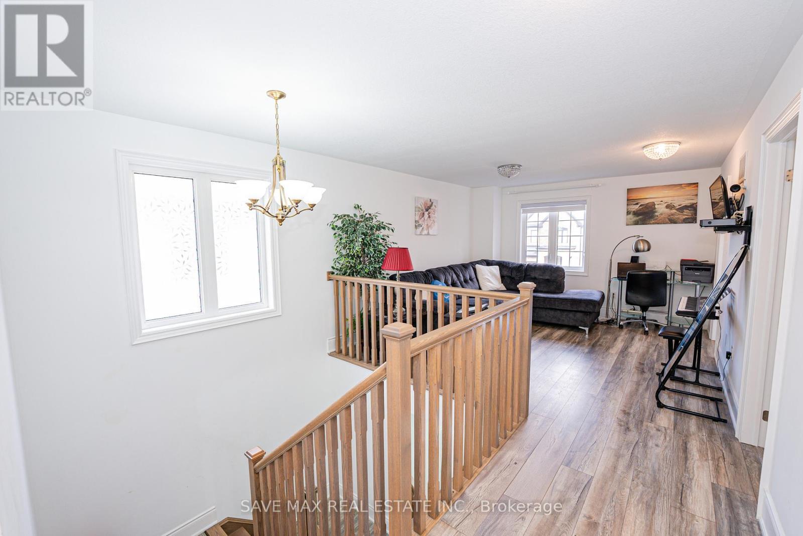 86 Sunset Way, Thorold, ON - Indoor Photo Showing Other Room