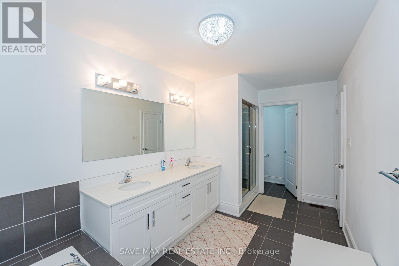 86 Sunset Way, Thorold, ON - Indoor Photo Showing Bathroom