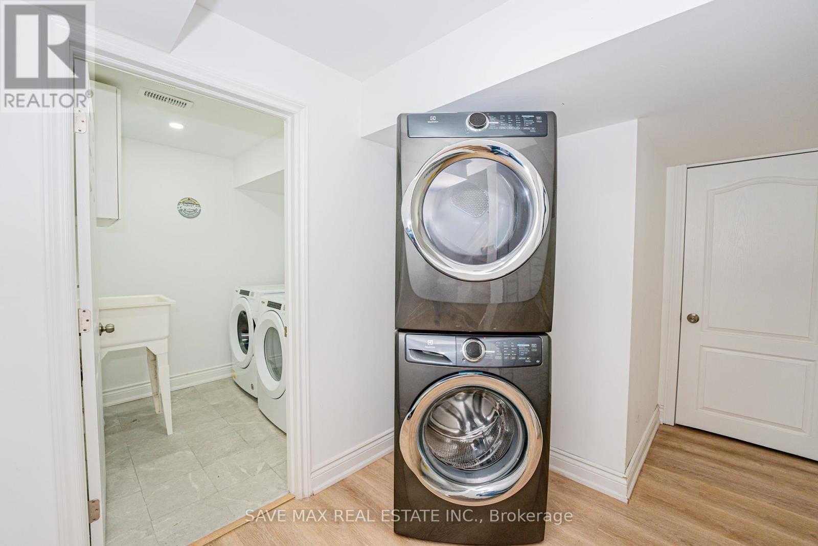 86 Sunset Way, Thorold, ON - Indoor Photo Showing Laundry Room