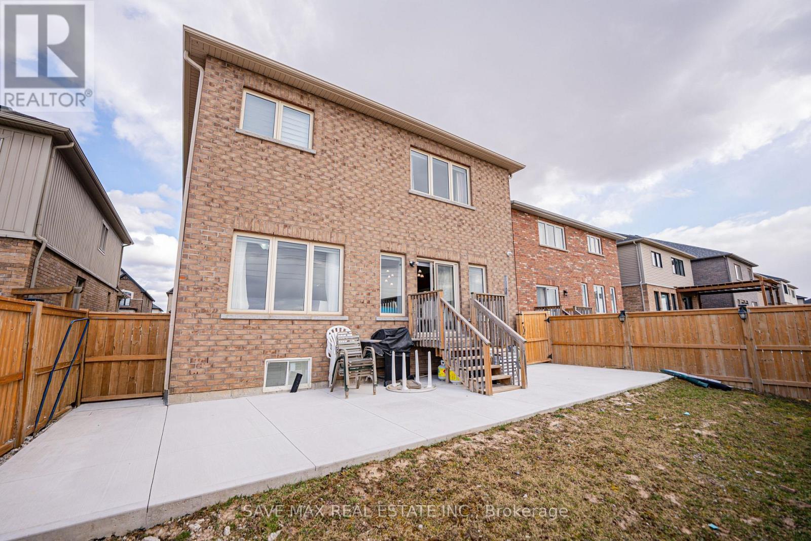 86 Sunset Way, Thorold, ON - Outdoor With Exterior