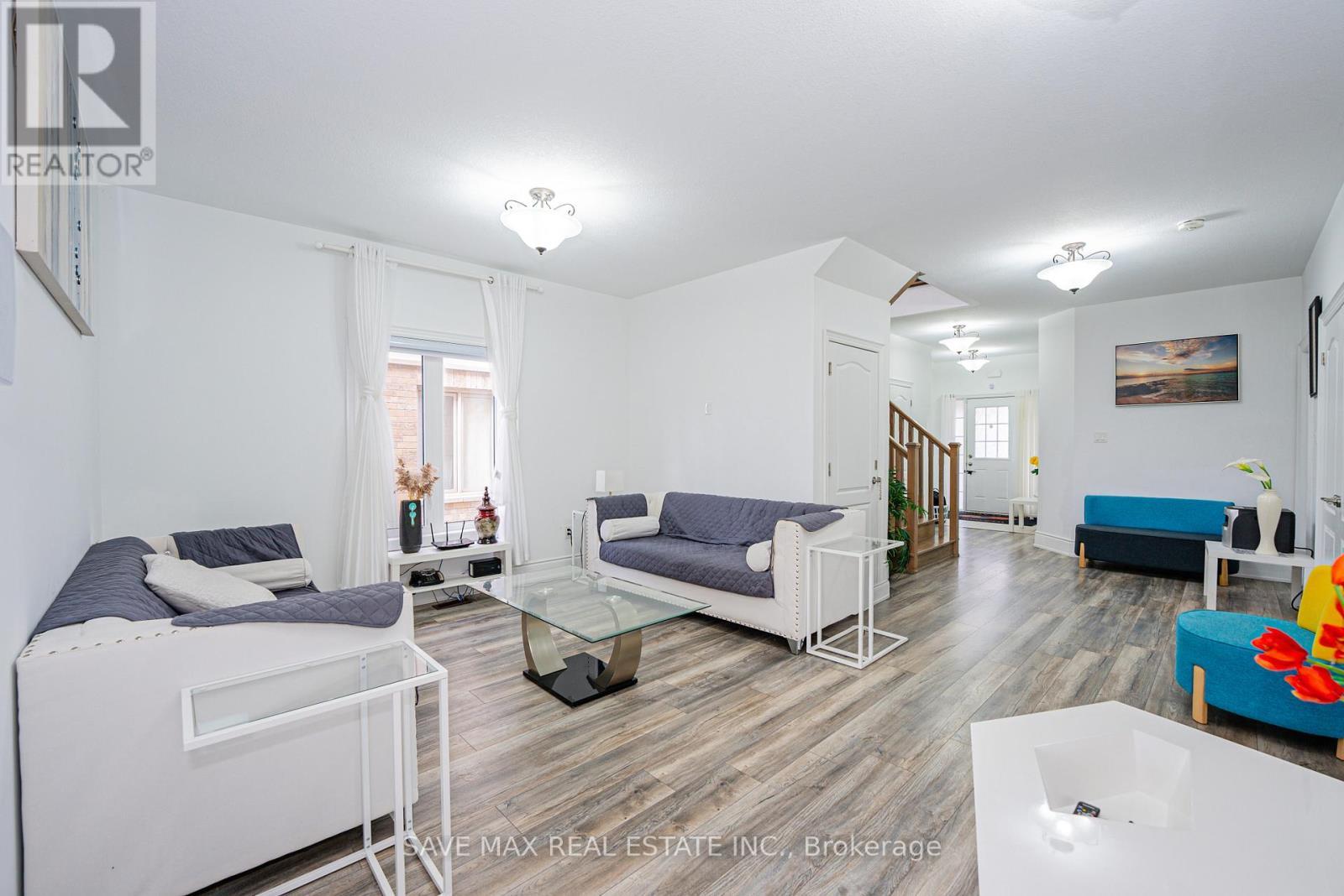 86 Sunset Way, Thorold, ON - Indoor Photo Showing Living Room
