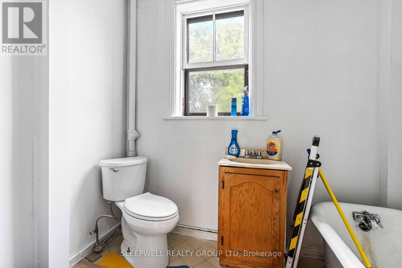 5 Hawthorne Avenue, Ottawa, ON