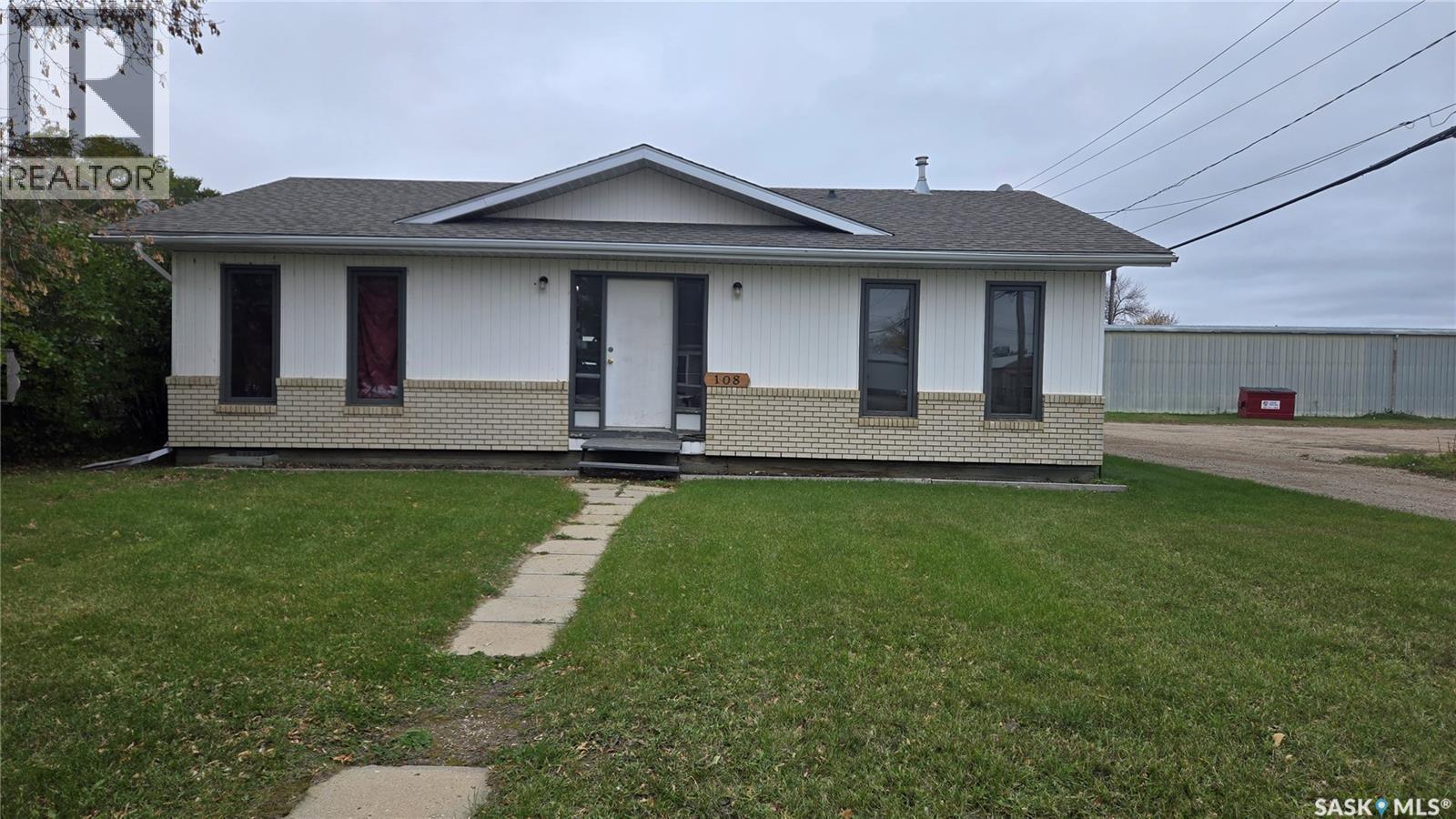 108 1St Street W, Carnduff, SK - Outdoor