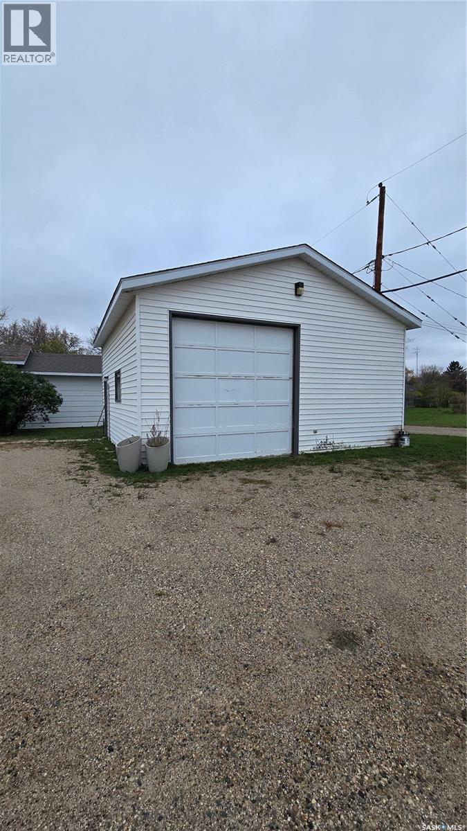 108 1St Street W, Carnduff, SK - Outdoor
