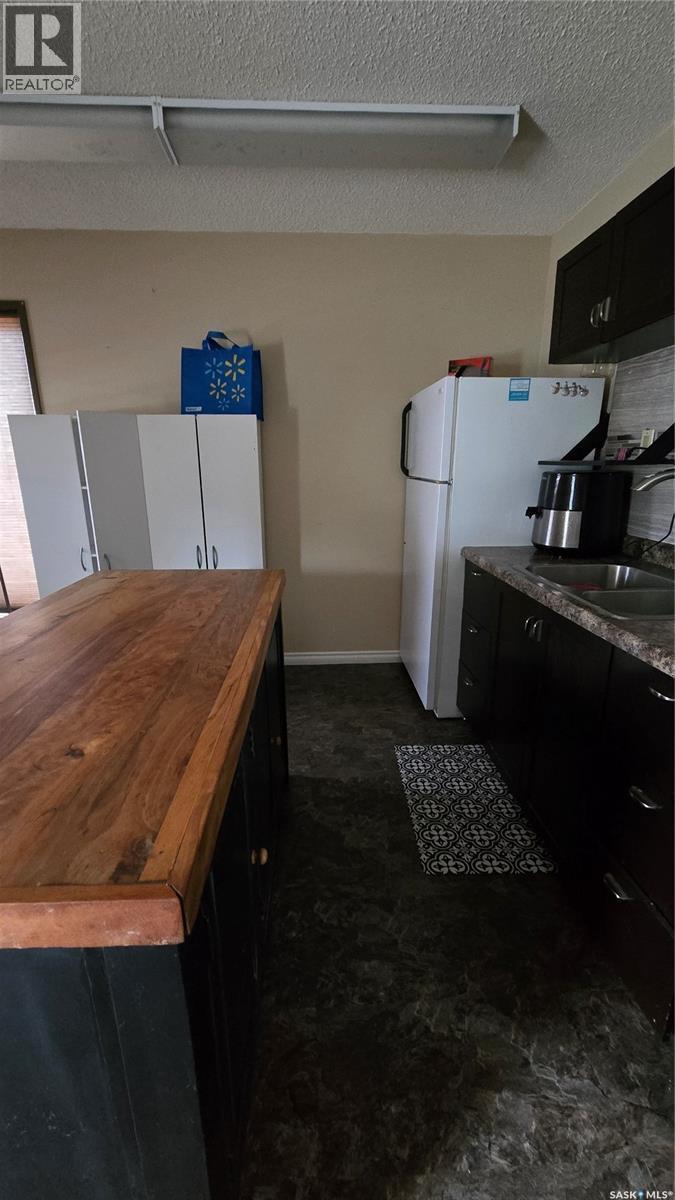 108 1St Street W, Carnduff, SK - Indoor Photo Showing Kitchen