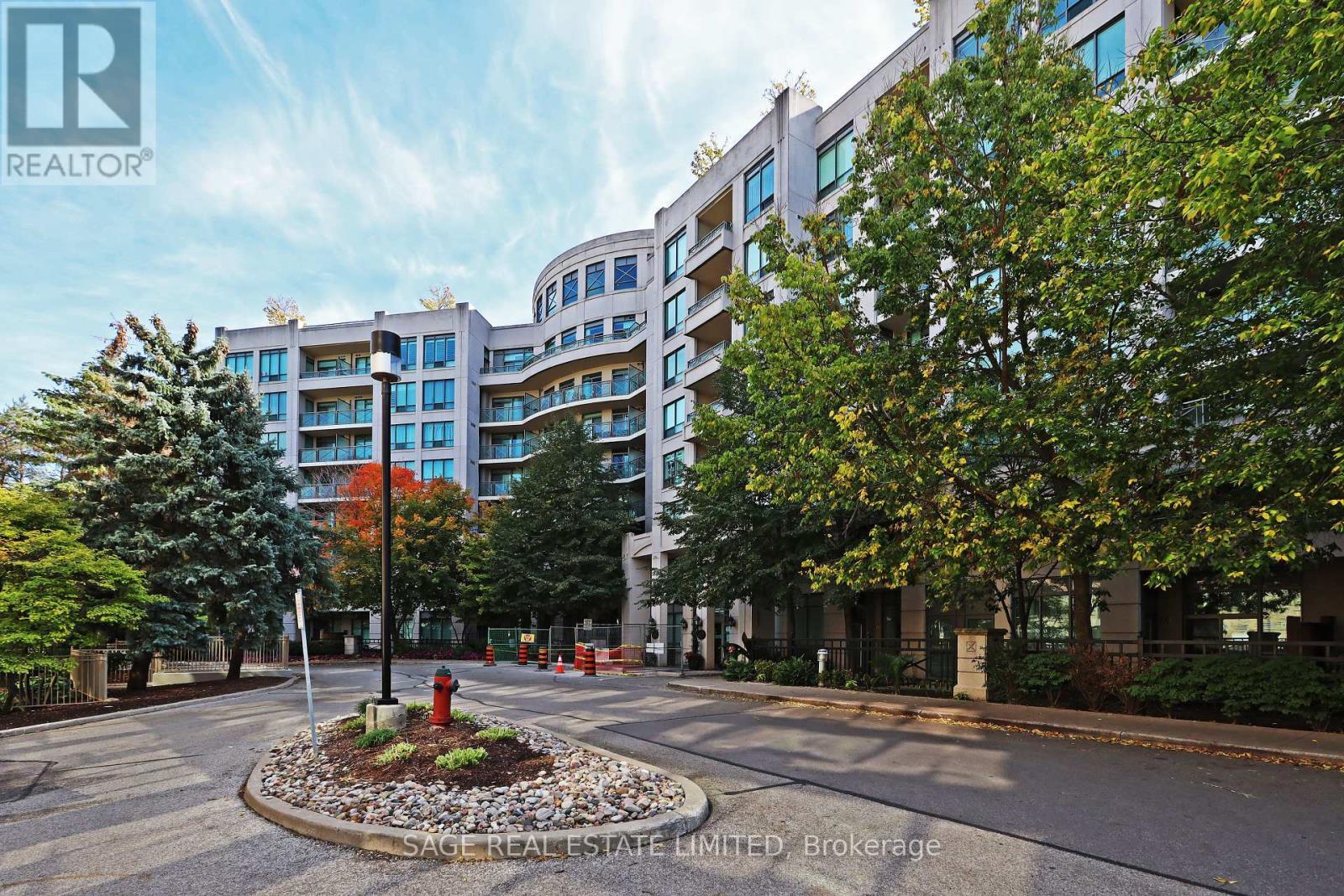 318 - 205 The Donway West Road, Toronto, ON - Outdoor