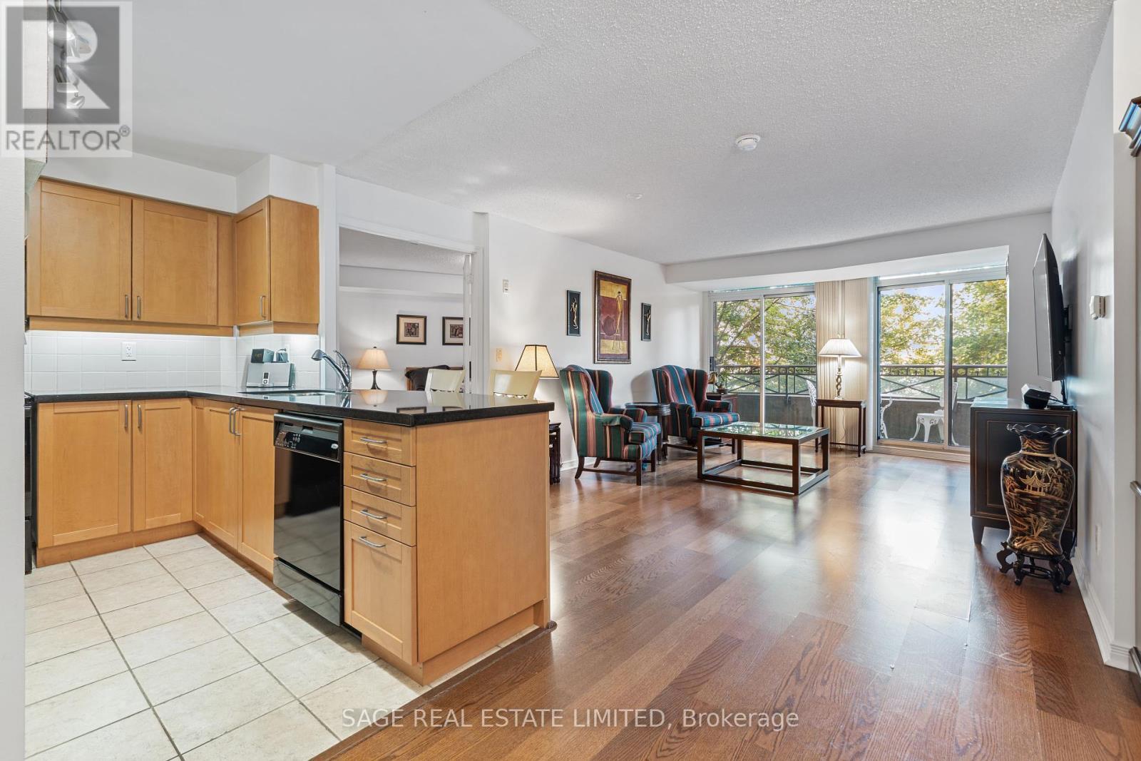 318 - 205 The Donway West Road, Toronto, ON - Indoor Photo Showing Kitchen