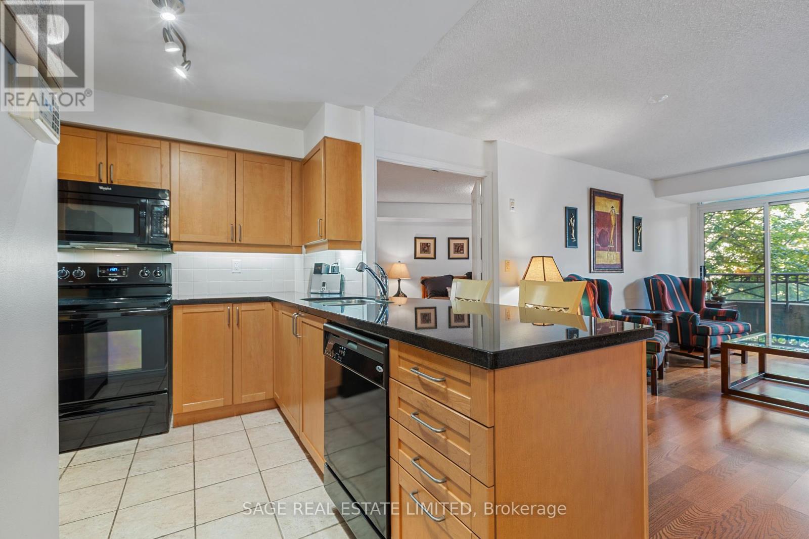 318 - 205 The Donway West Road, Toronto, ON - Indoor Photo Showing Kitchen