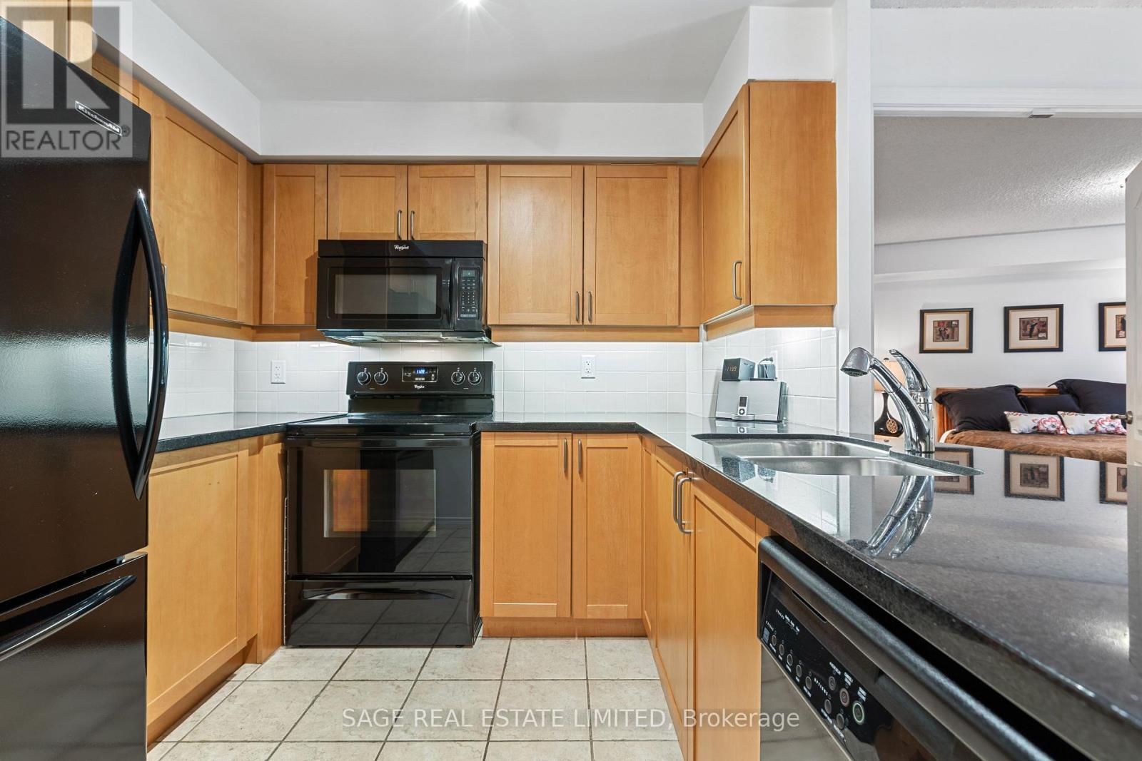 318 - 205 The Donway West Road, Toronto, ON - Indoor Photo Showing Kitchen With Double Sink