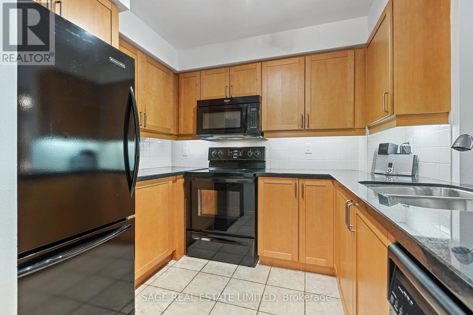 318 - 205 The Donway West Road, Toronto, ON - Indoor Photo Showing Kitchen With Double Sink