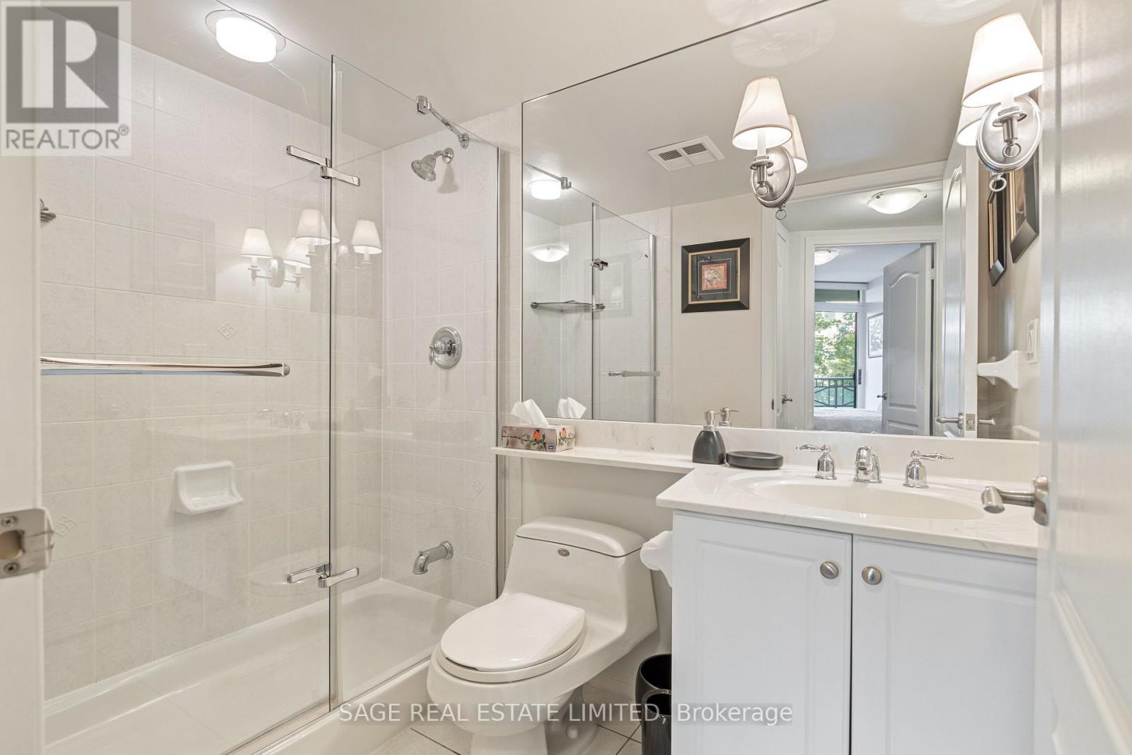 318 - 205 The Donway West Road, Toronto, ON - Indoor Photo Showing Bathroom