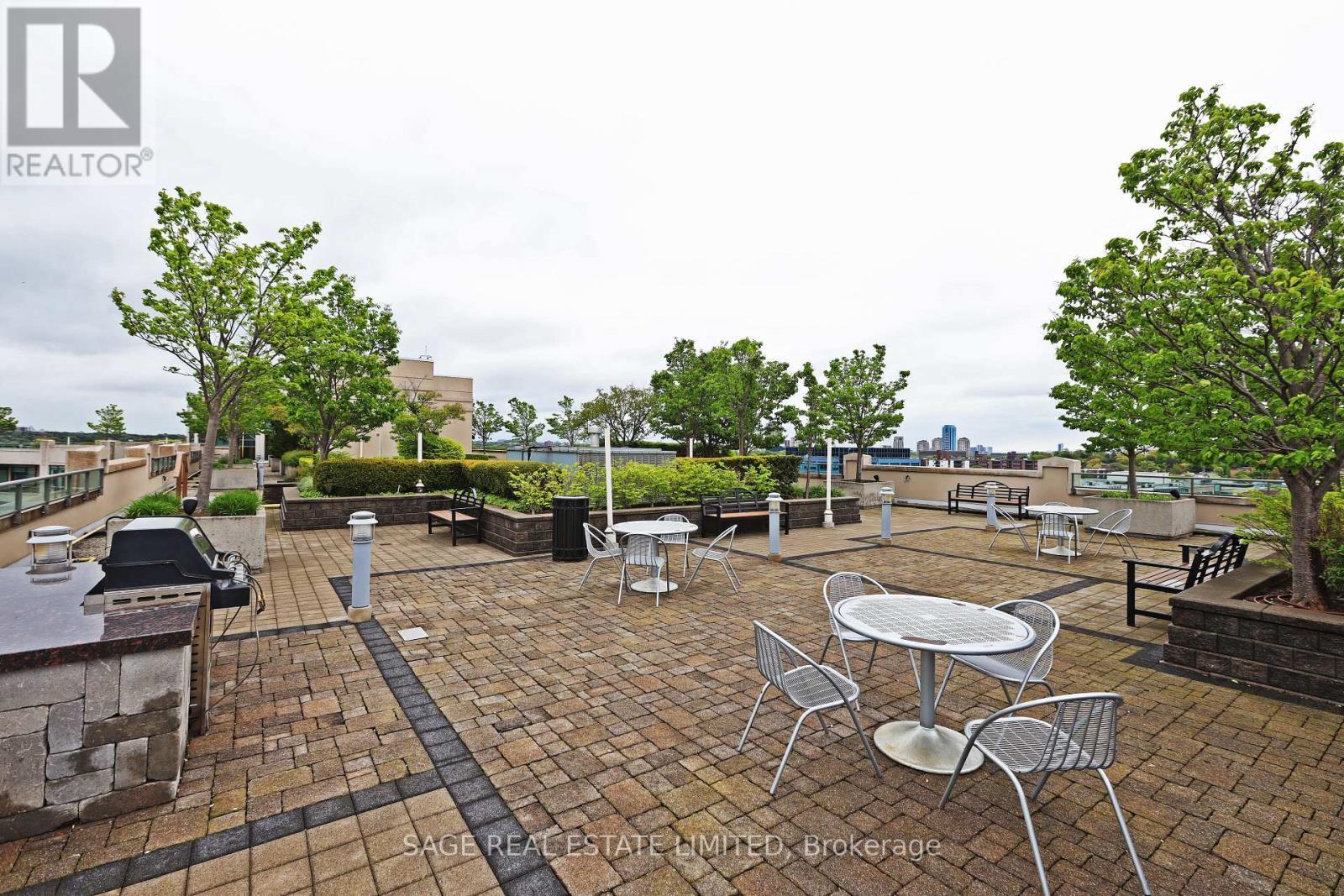 318 - 205 The Donway West Road, Toronto, ON - Outdoor