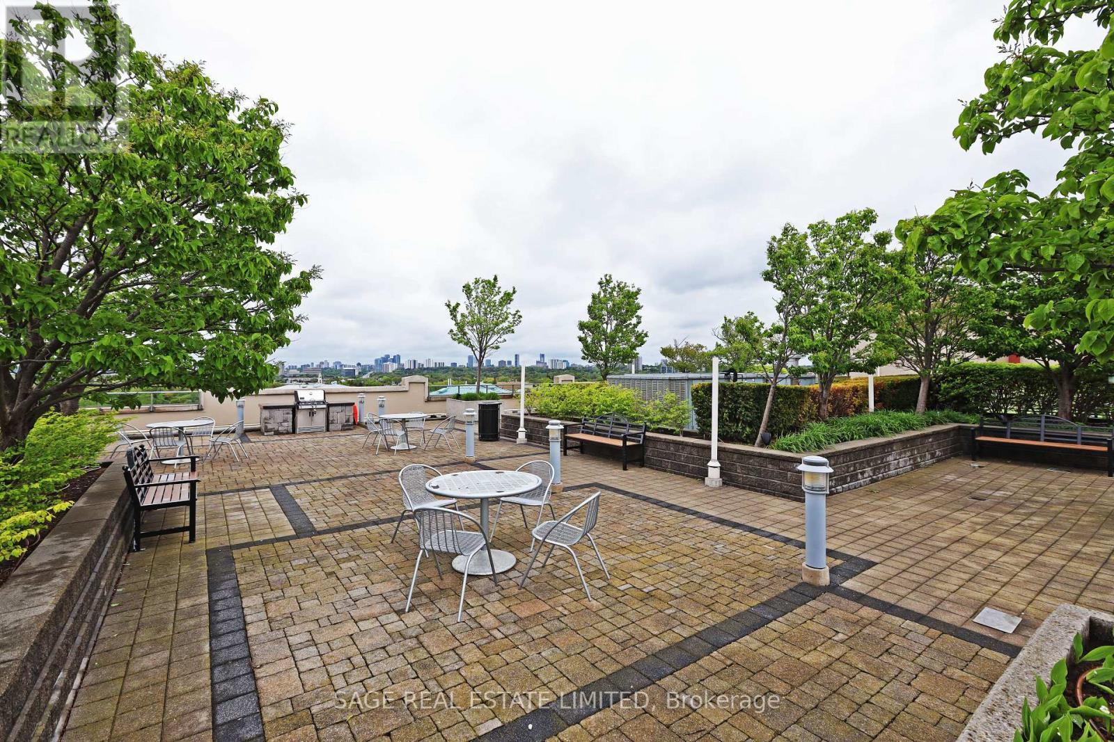 318 - 205 The Donway West Road, Toronto, ON - Outdoor