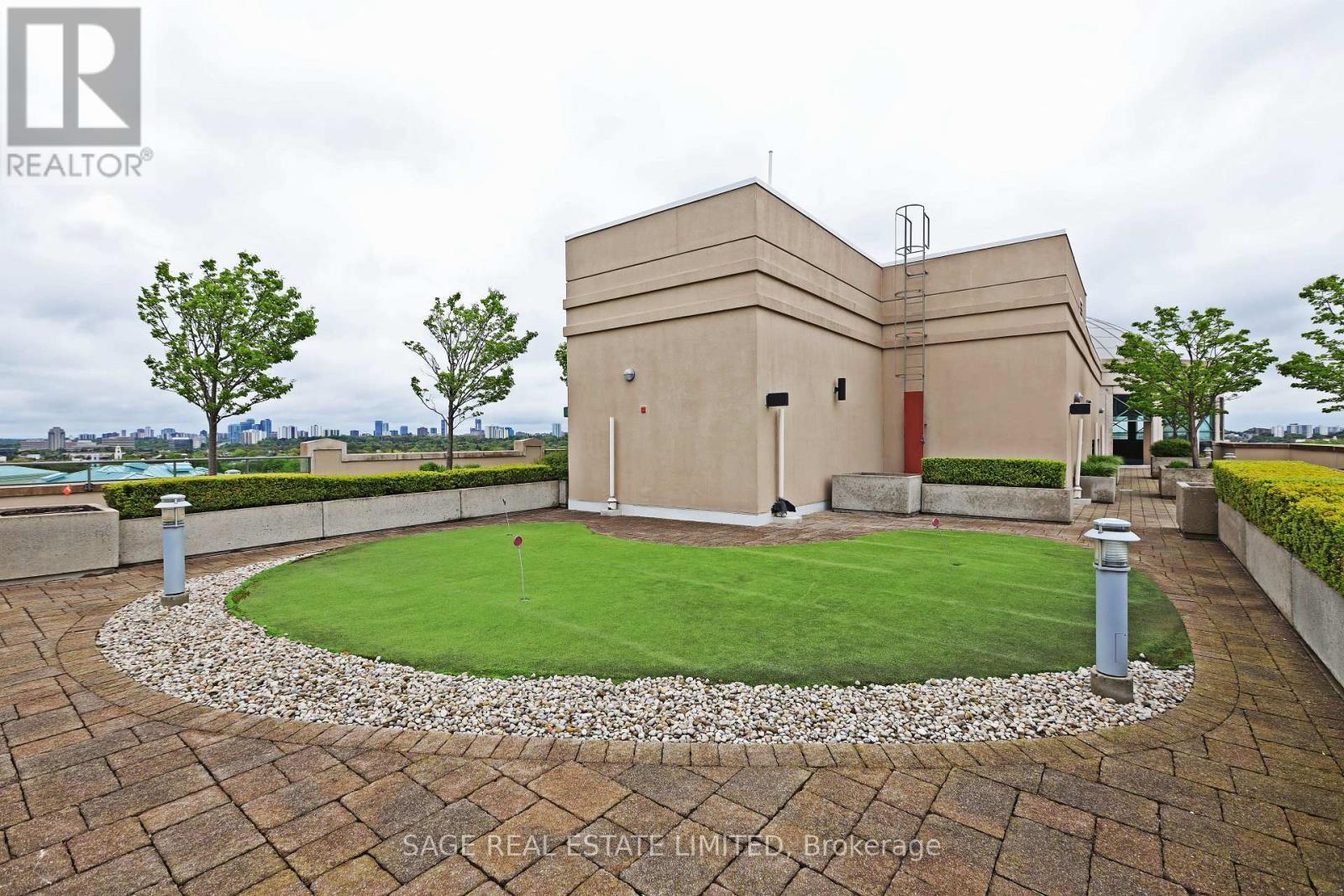 318 - 205 The Donway West Road, Toronto, ON - Outdoor