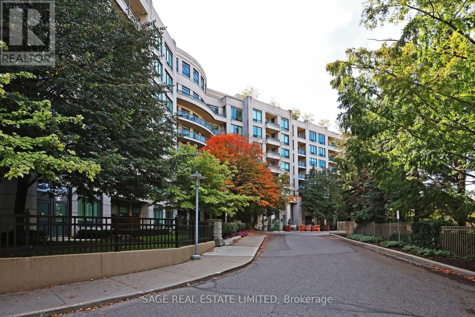 318 - 205 The Donway West Road, Toronto, ON - Outdoor