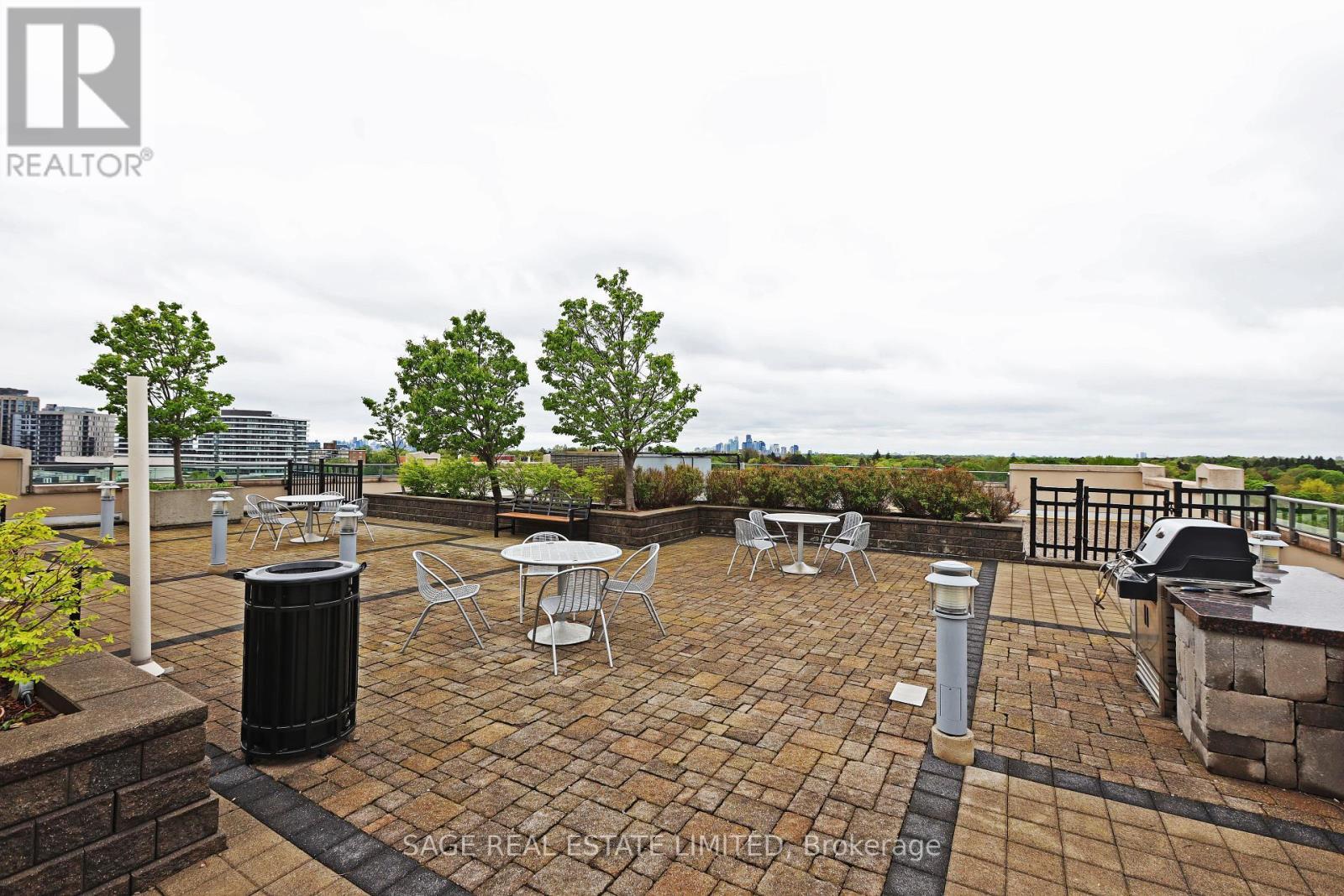 318 - 205 The Donway West Road, Toronto, ON - Outdoor