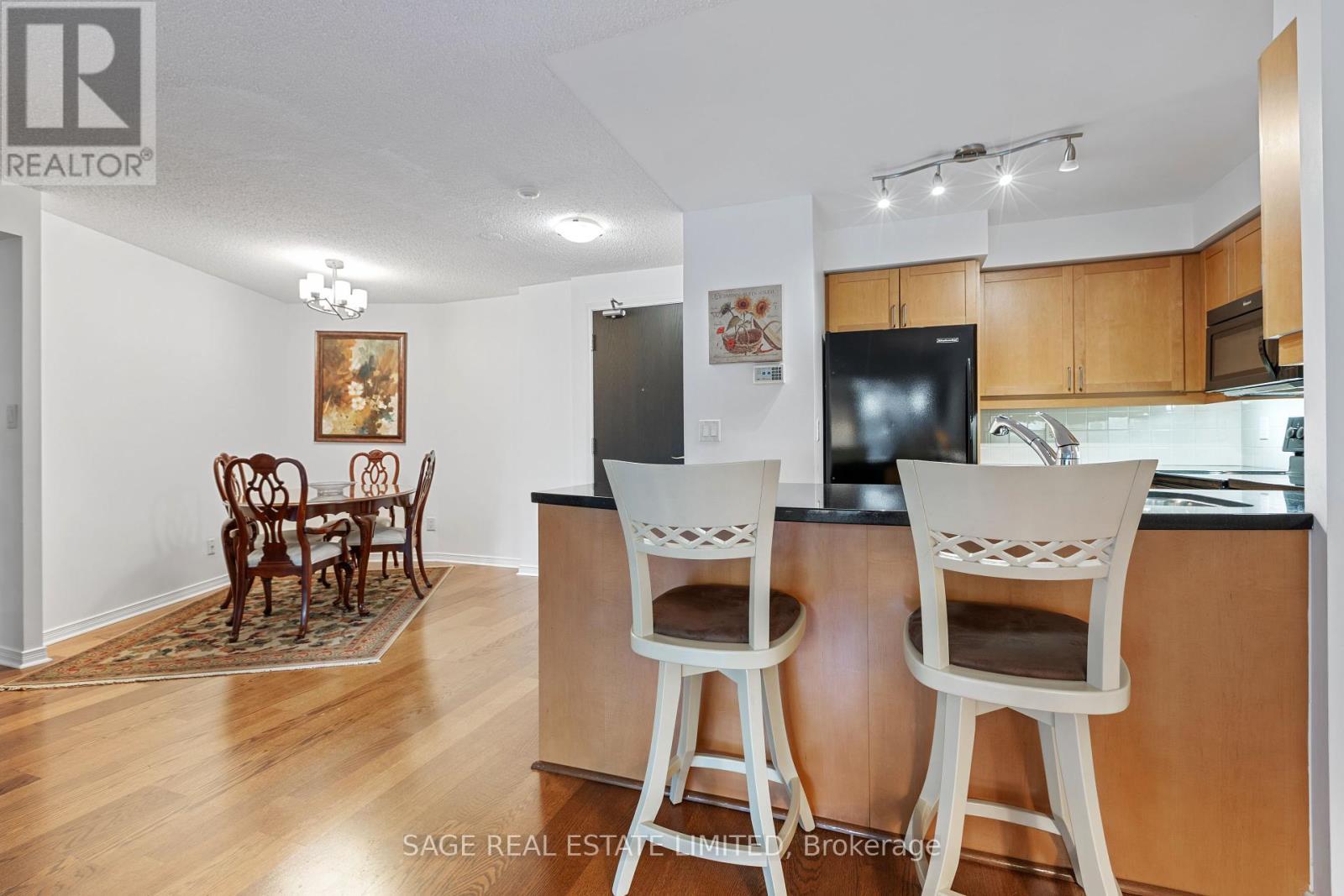 318 - 205 The Donway West Road, Toronto, ON - Indoor Photo Showing Kitchen