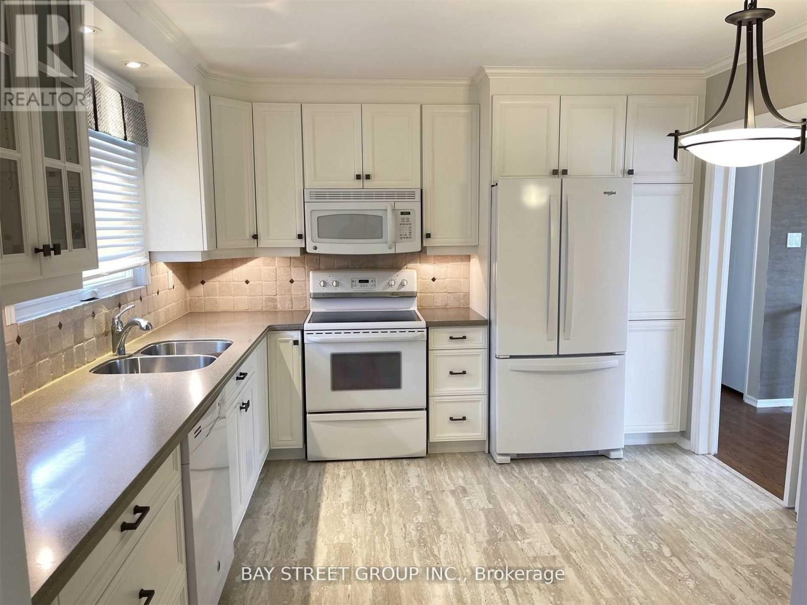 41 Walkerton Drive, Markham, ON - Indoor Photo Showing Kitchen With Double Sink