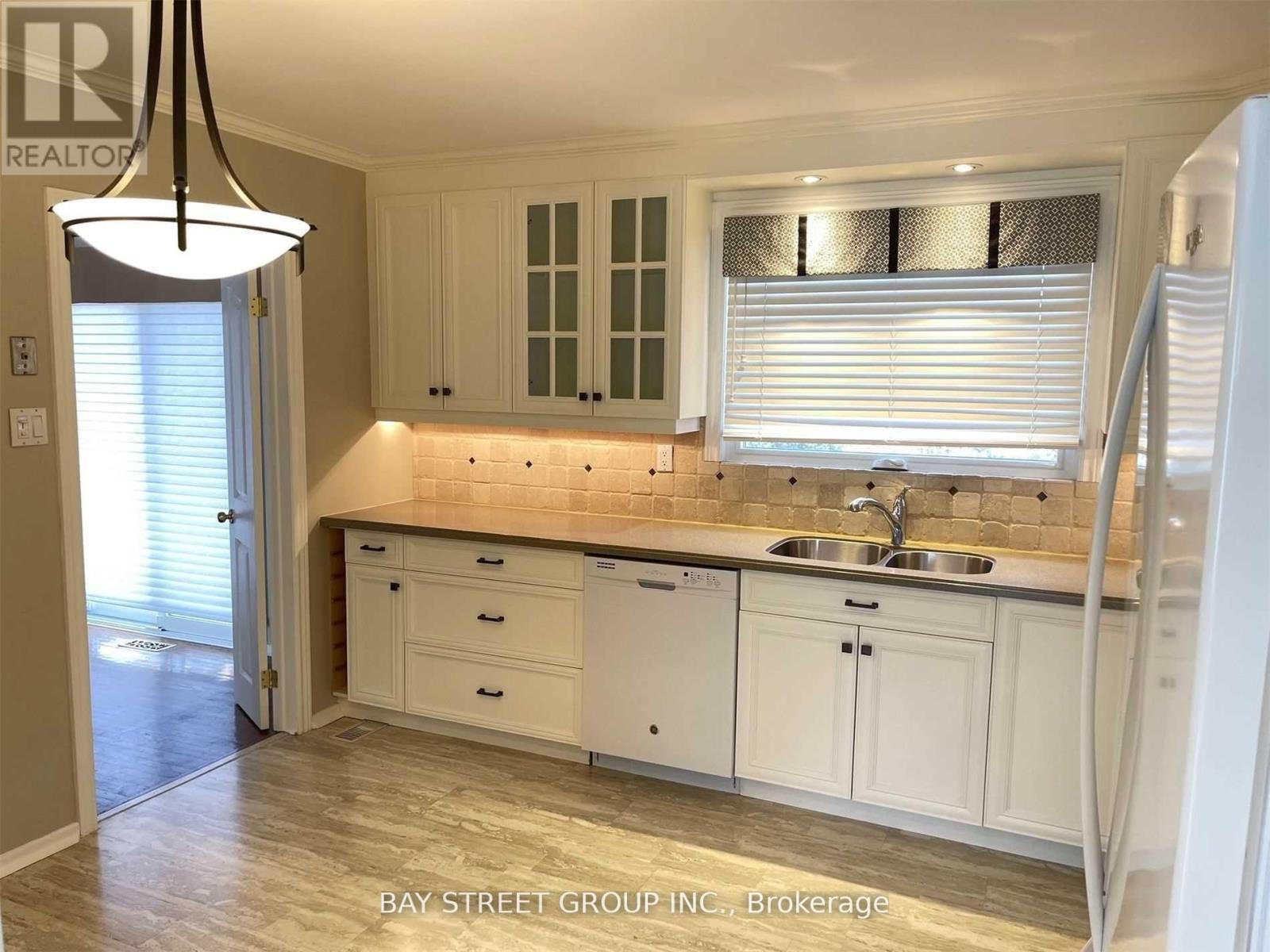 41 Walkerton Drive, Markham, ON - Indoor Photo Showing Kitchen With Double Sink