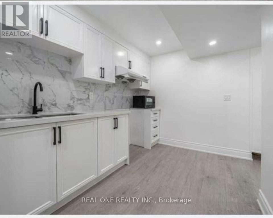 238 (Basment) Doubtfire Crescent, Markham, ON - Indoor Photo Showing Kitchen