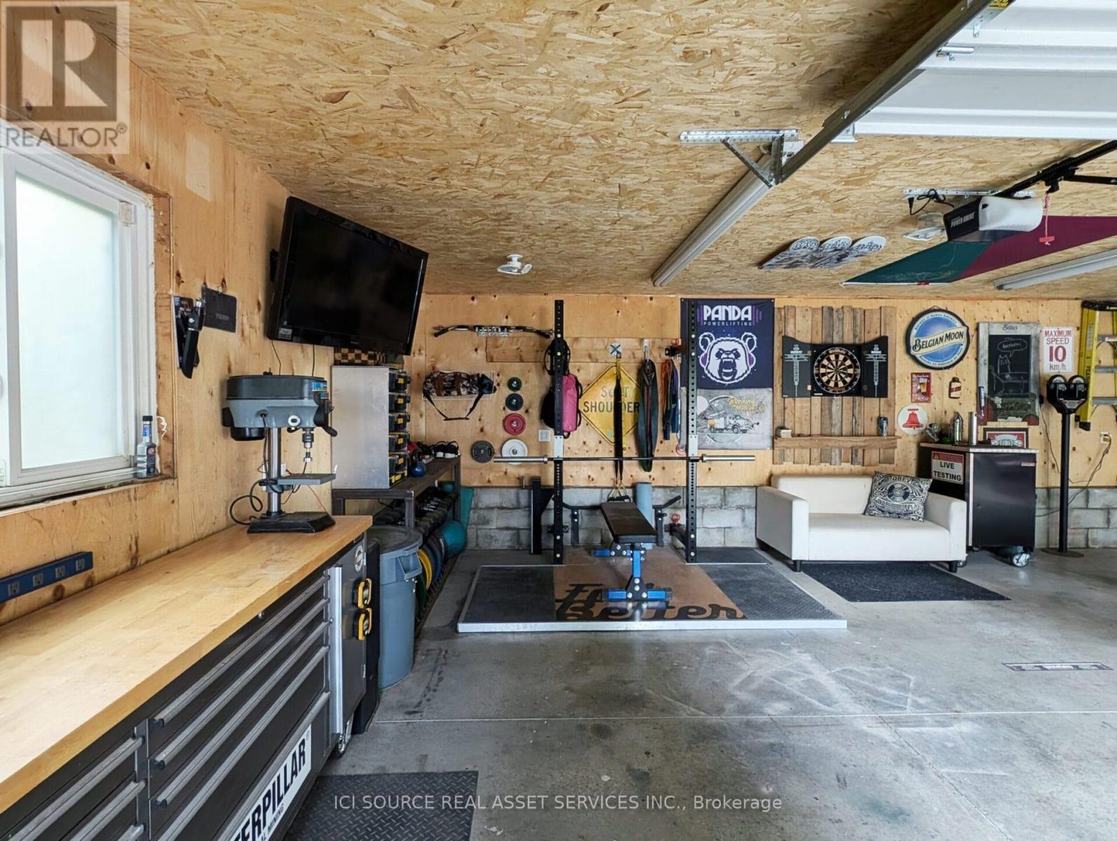 260 Colborne Street W, Orillia, ON - Indoor Photo Showing Garage