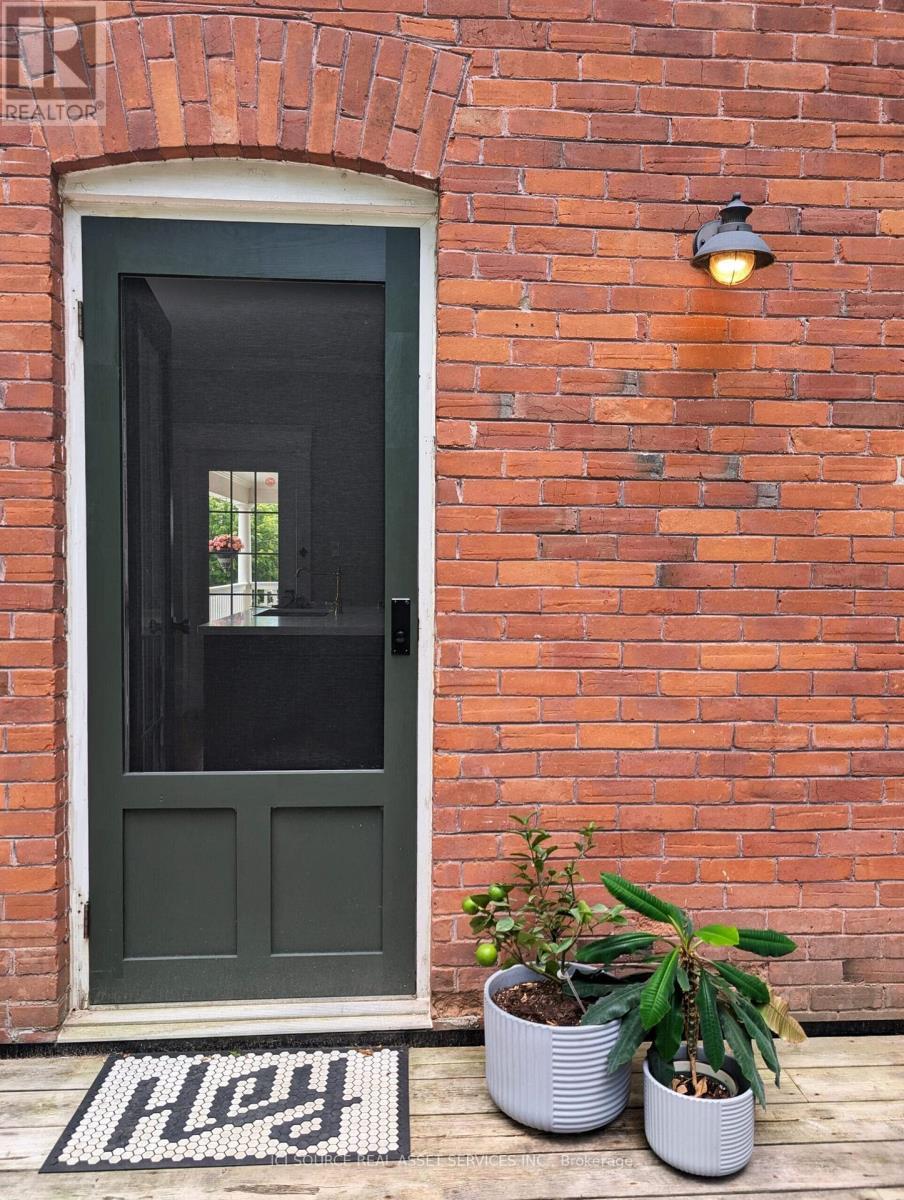 260 Colborne Street W, Orillia, ON - Outdoor With Exterior