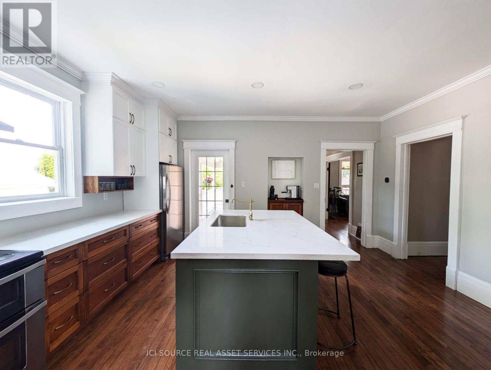 260 Colborne Street W, Orillia, ON - Indoor Photo Showing Kitchen