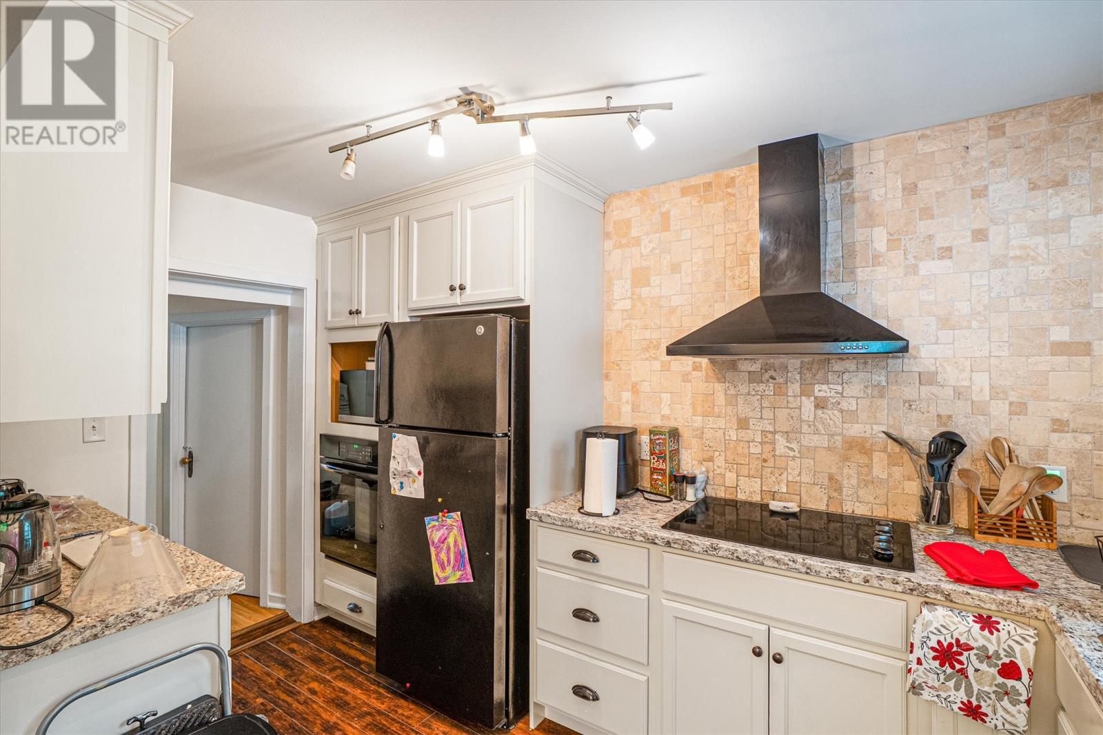 11 Maxse Street, St. John'S, NL - Indoor Photo Showing Kitchen