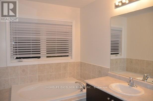 12 Black Locust Drive, Markham, ON - Indoor Photo Showing Bathroom